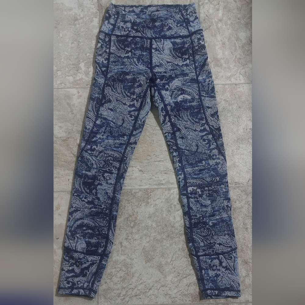 NWOT Lululemon Tights Blue Paisley 4